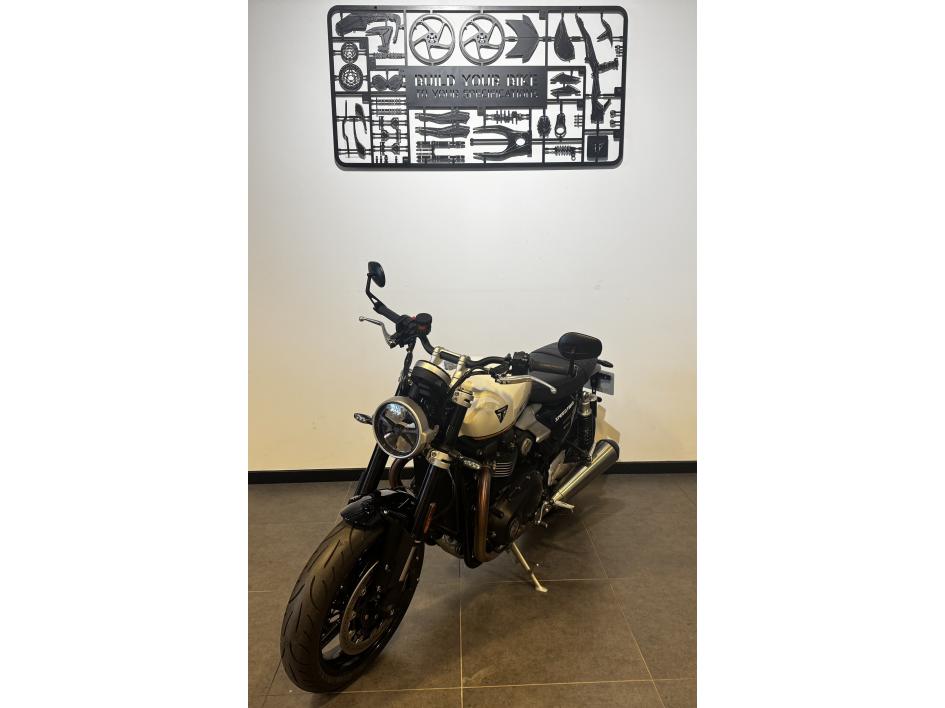 TRIUMPH SPEED TWIN 1200