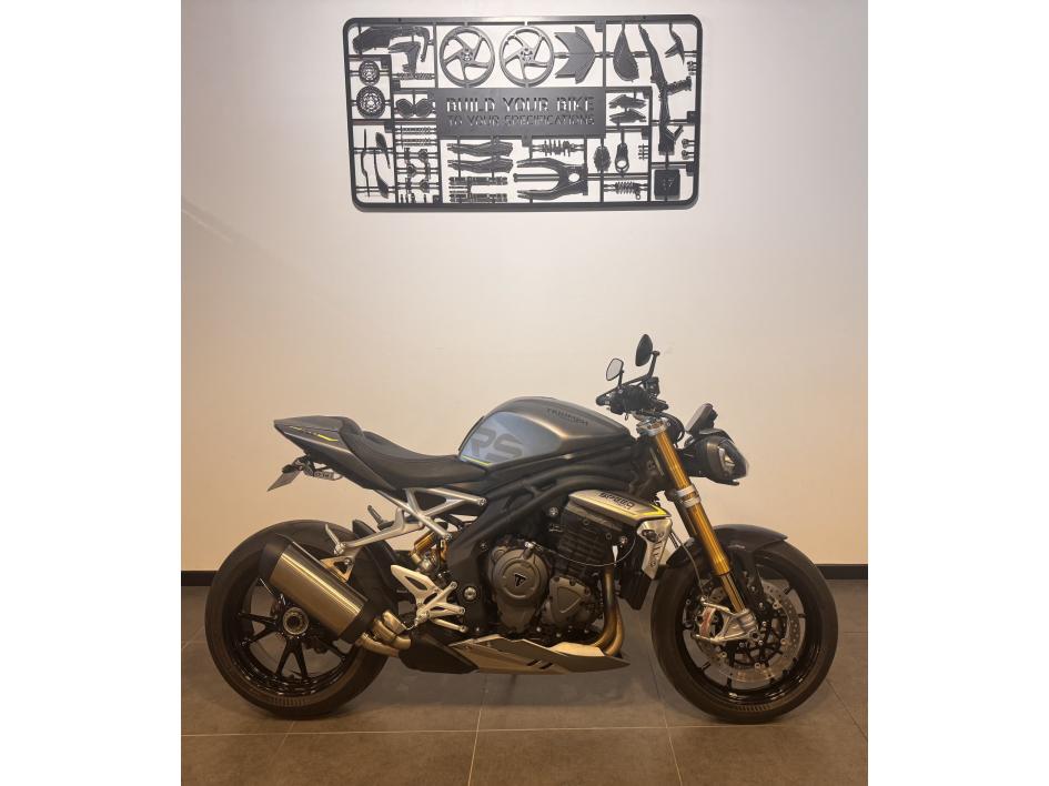 TRIUMPH SPEED TRIPLE 1200 RS