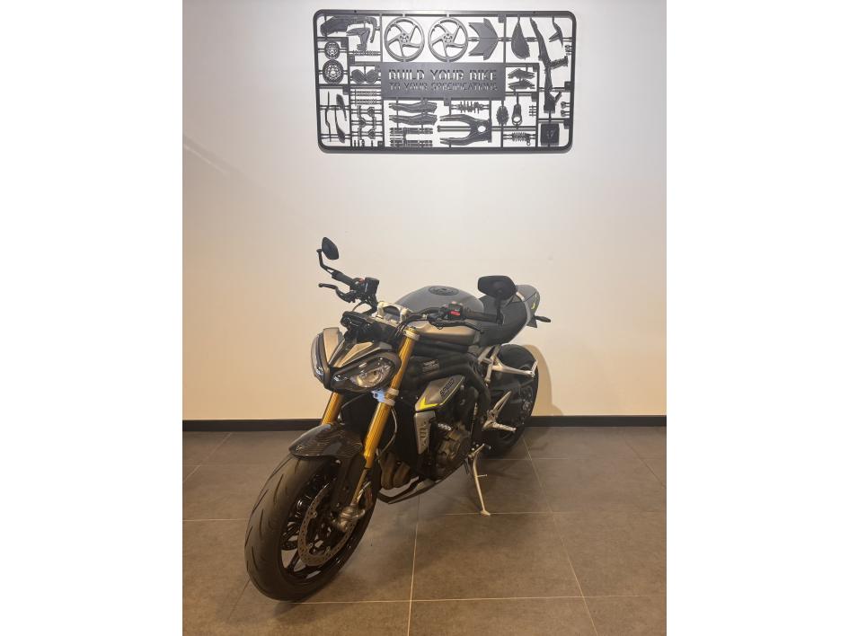 TRIUMPH SPEED TRIPLE 1200 RS