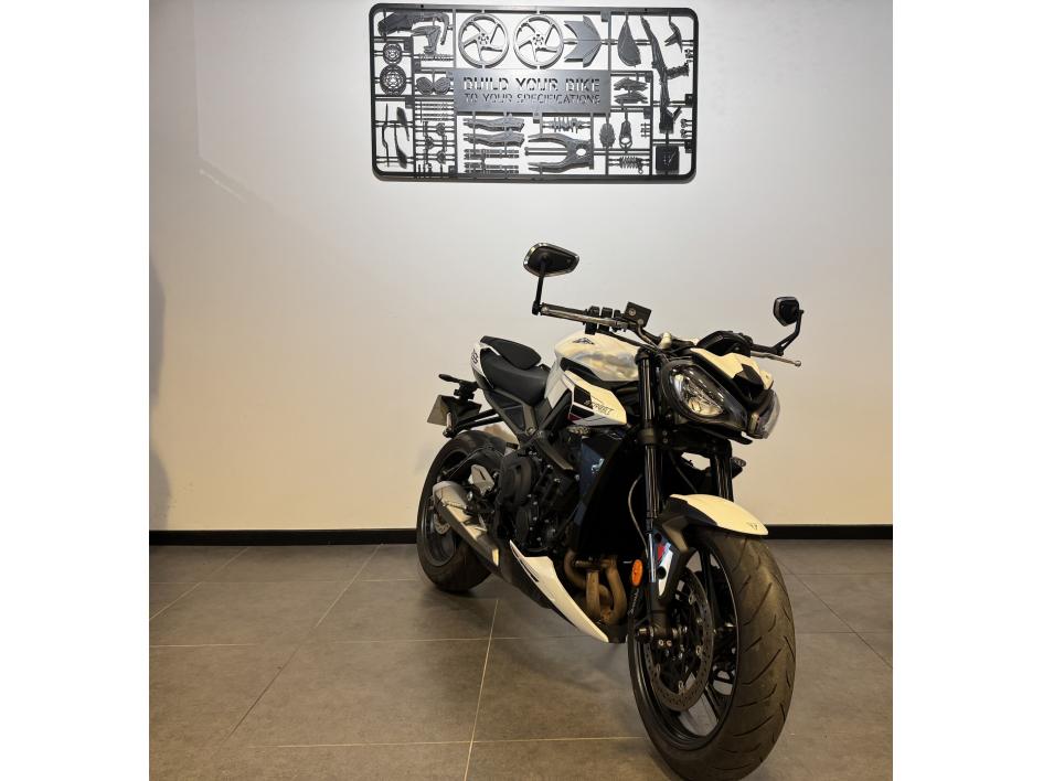 TRIUMPH STREET TRIPLE 765 R