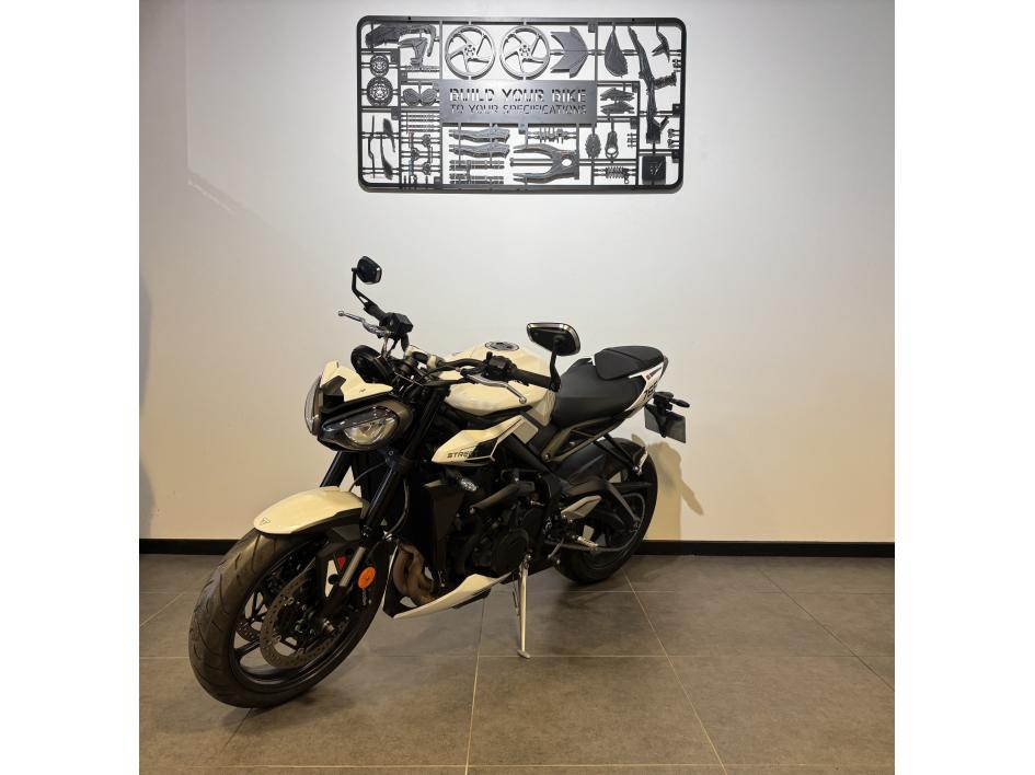 TRIUMPH STREET TRIPLE 765 R