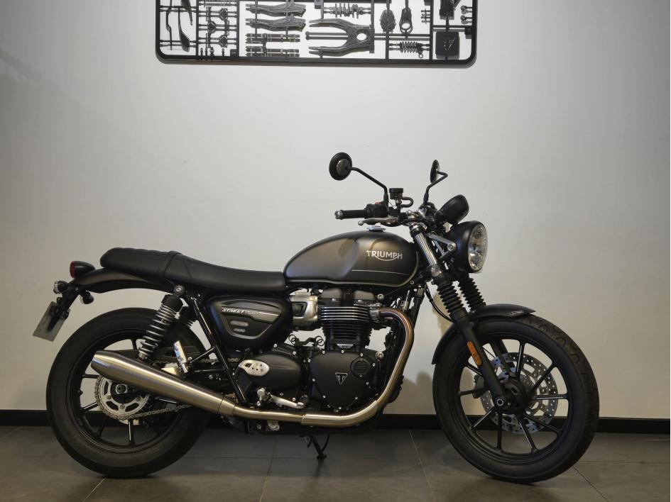 TRIUMPH STREET TWIN  900