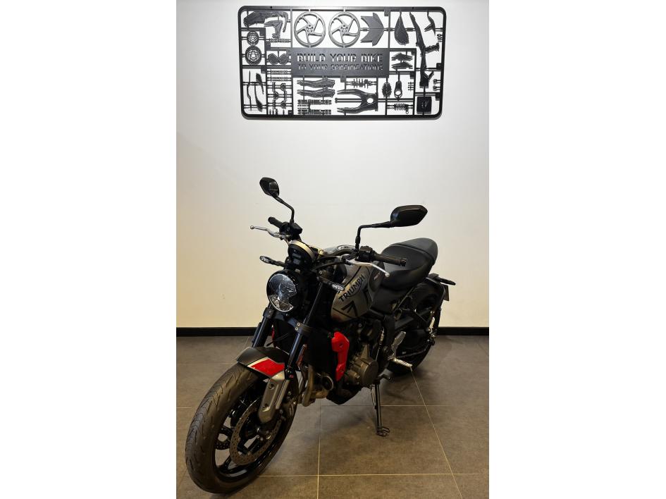 TRIUMPH TRIDENT 660