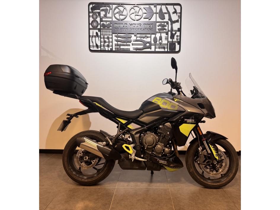 TRIUMPH TIGER 800