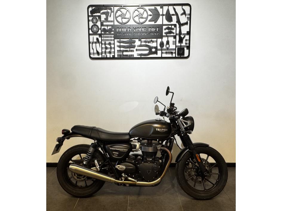 TRIUMPH SPEED TWIN 900