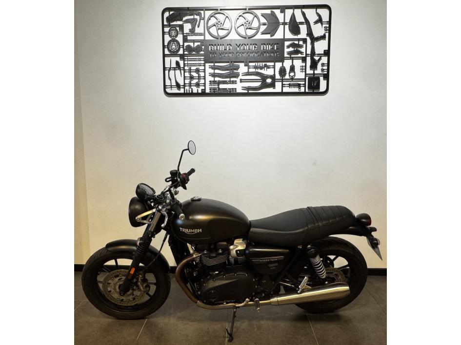 TRIUMPH SPEED TWIN 900