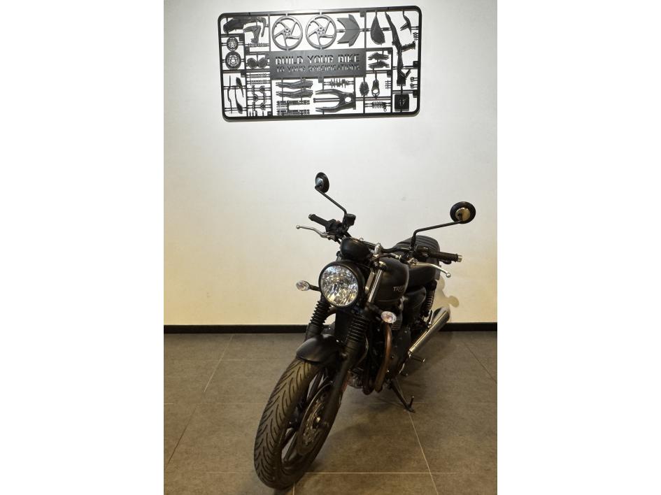 TRIUMPH SPEED TWIN 900
