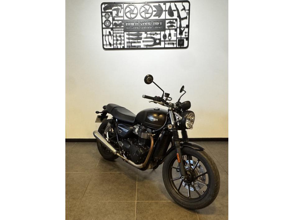 TRIUMPH SPEED TWIN 900