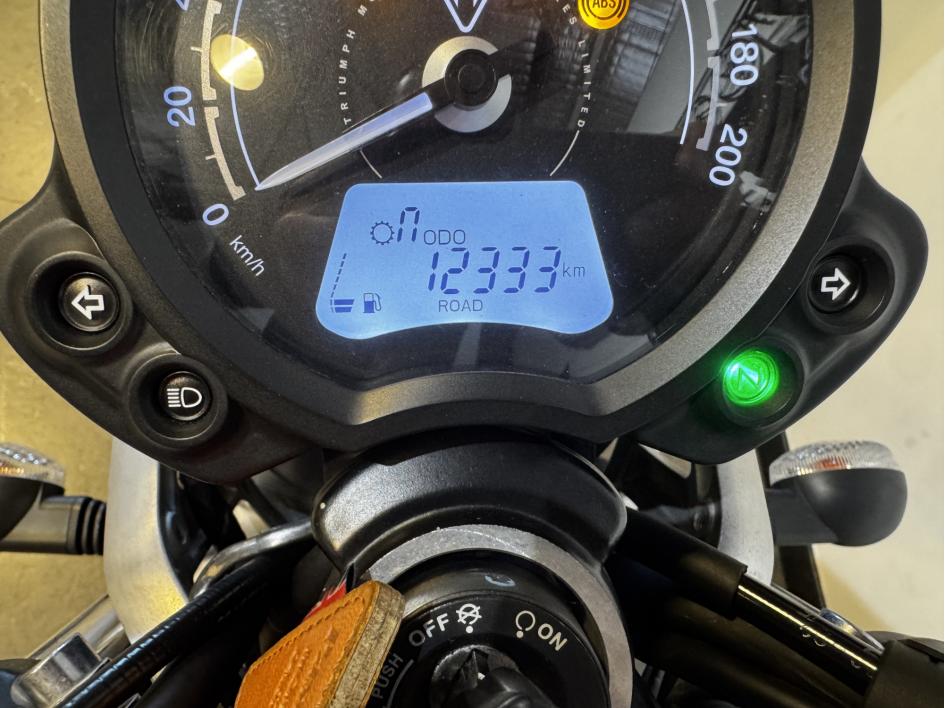 TRIUMPH SPEED TWIN 900