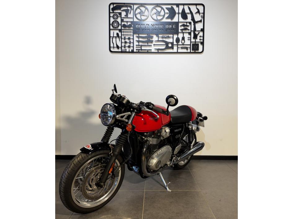 TRIUMPH THRUXTON 1200