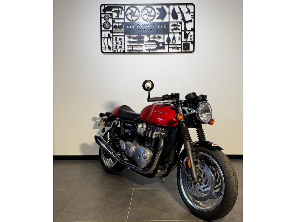 TRIUMPH THRUXTON 1200