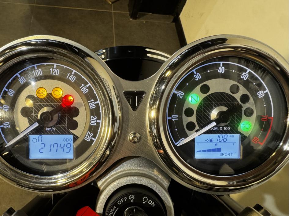 TRIUMPH SPEED TWIN 1200