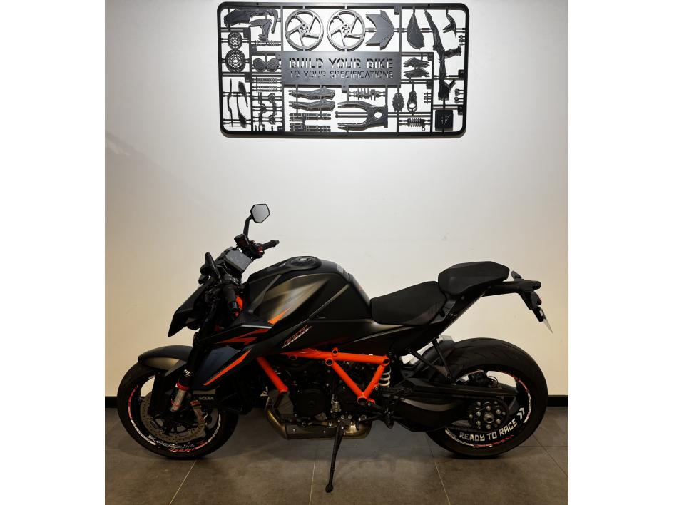 KTM 1390 SUPER DUKE R