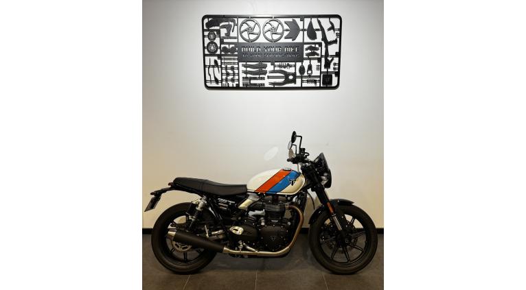 TRIUMPH SPEED TWIN 900