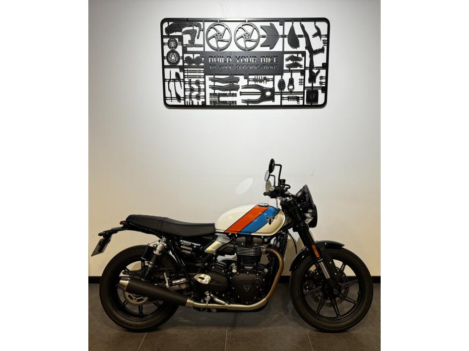 TRIUMPH SPEED TWIN 900