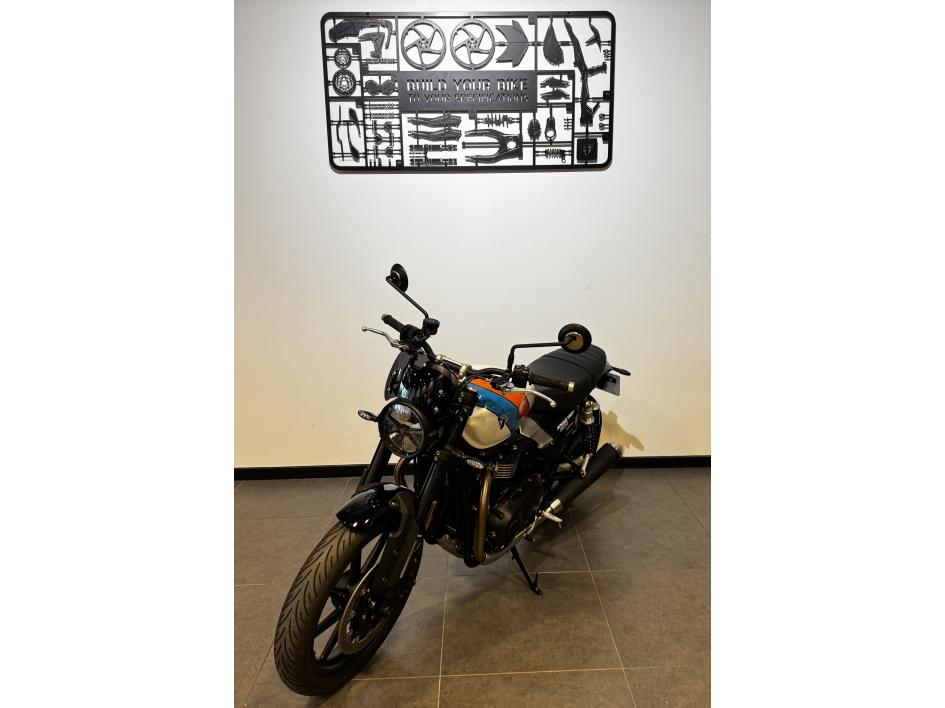 TRIUMPH SPEED TWIN 900