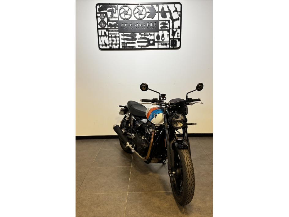 TRIUMPH SPEED TWIN 900