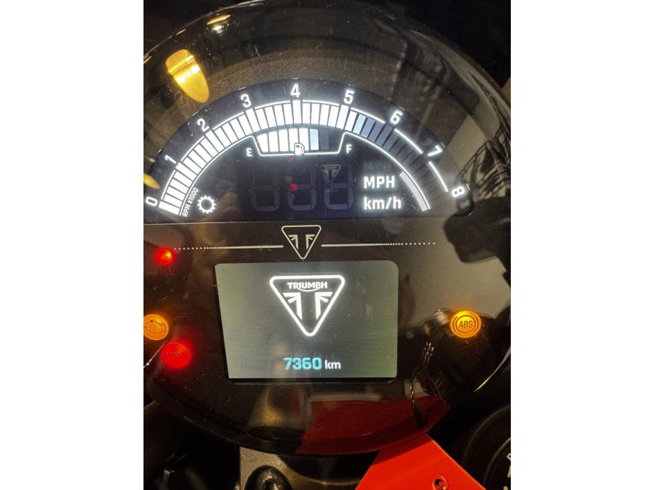 TRIUMPH SPEED TWIN 900