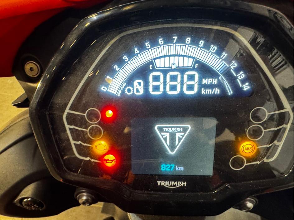 TRIUMPH STREET TRIPLE 765 R